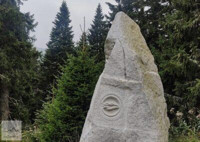 Jeseniki, Schronisko Barborka, obelisk