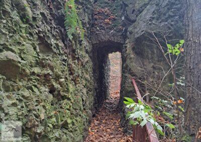 Góry Wałbrzyskie Ścieżka Hochbergów tunel