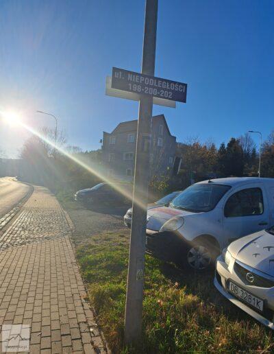 Góry Wałbrzyskie, szlak na górę Barbarkę, parking