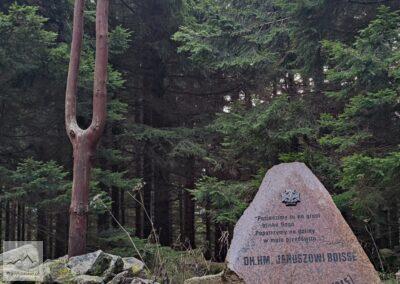 Rudawy Janowickie, Mała Ostra, pomnik ku pamięci Janusza Boisse