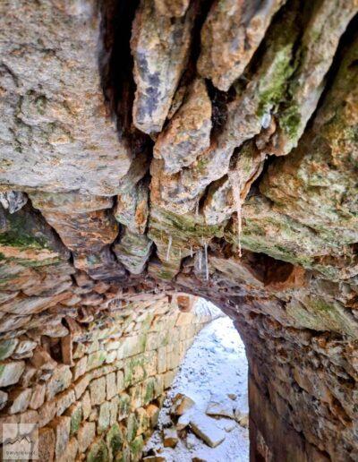 Góry Bystrzyckie, Fort Wilhelma, kamienny "tunel"